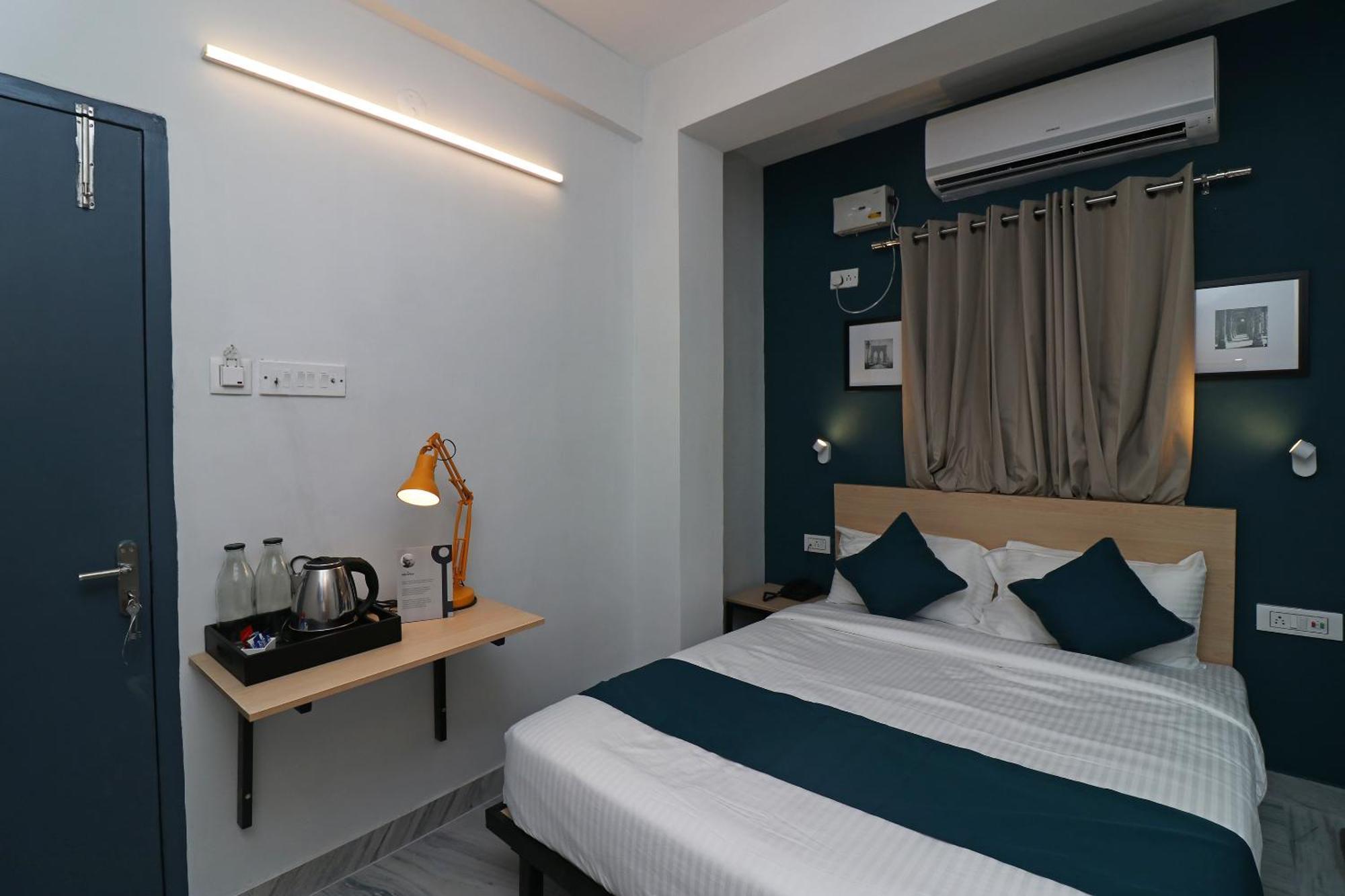 Hotel O Silver Key Deshapriya Park Near Kalighat Kali Temple